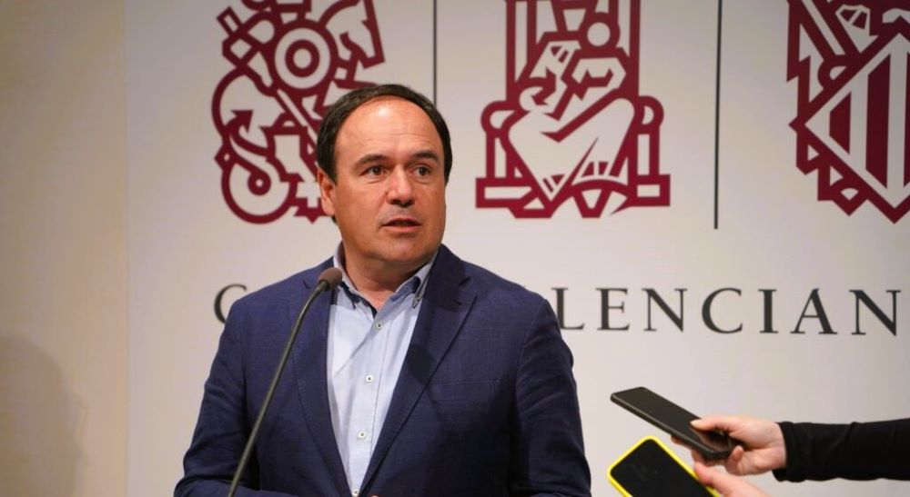 Juanfran Pérez: «No desapareix cap comissió de les Corts, únicament s'han reorganitzat»