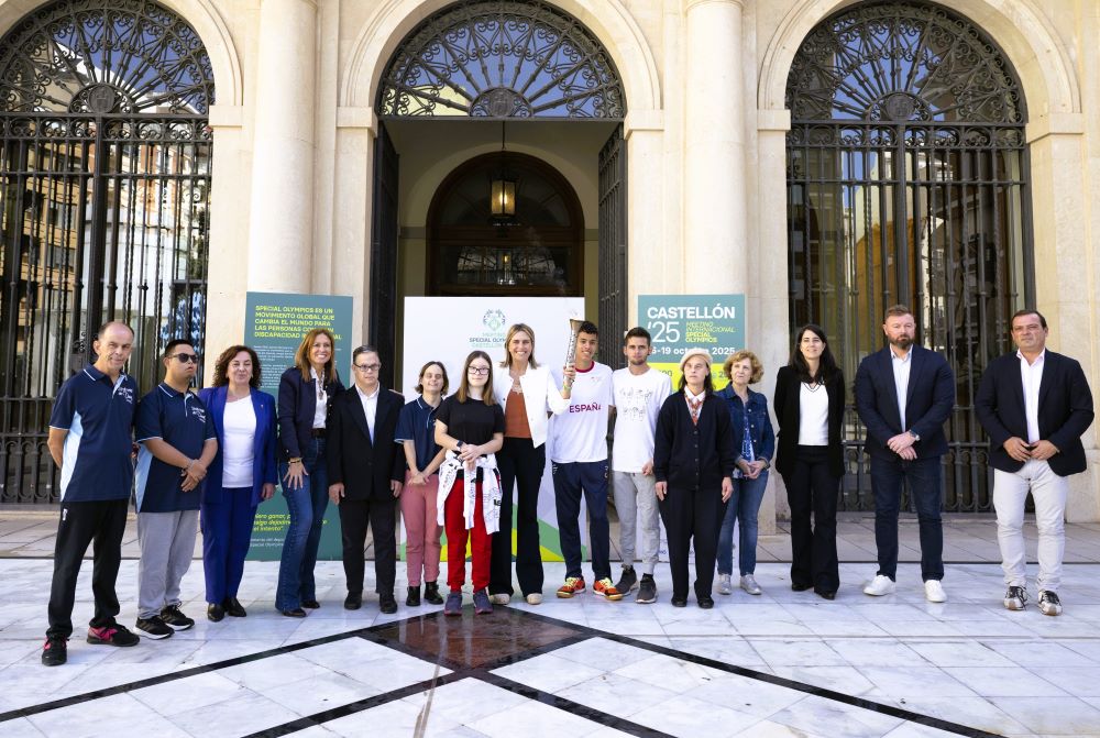 Marta Barrachina rep la torxa del Meeting Internacional Special Olympics