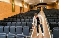 L’Auditori de Benicarló renova el pati de butaques i millora l’equipament de la caixa escènica