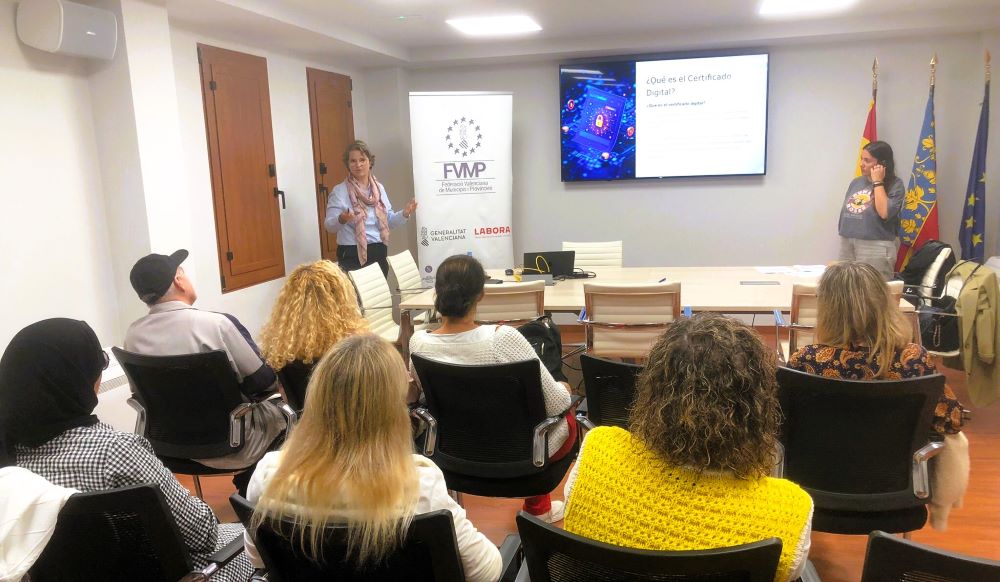 Santa Magdalena oferix un taller sobre l'ús del certificat digital organitzat per la FVMP i LABORA