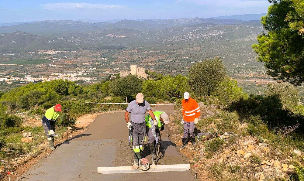 Santa Magdalena adequa l'accés al Castell Polpís per a previndre incendis forestals