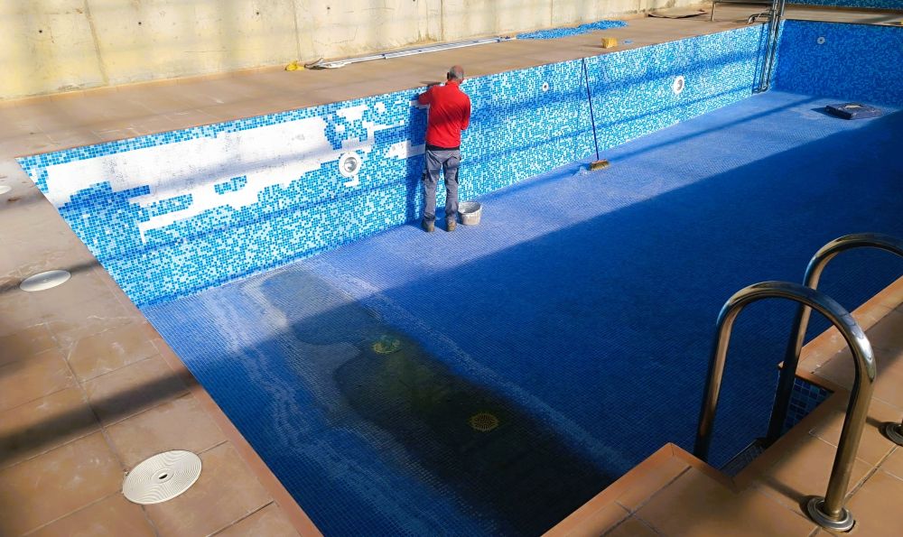 Ares del Maestrat inicia els treballs de reparació en la piscina municipal després de l'estiu