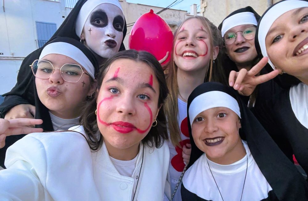Unes 70 xiquetes i xiquets de Canet lo Roig participen en una gimcana «terrorífica» aprofitant Halloween