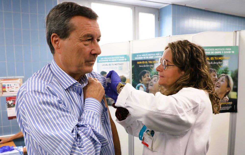 Sanitat amplia la vacunació contra la grip i la COVID-19 a tota la població