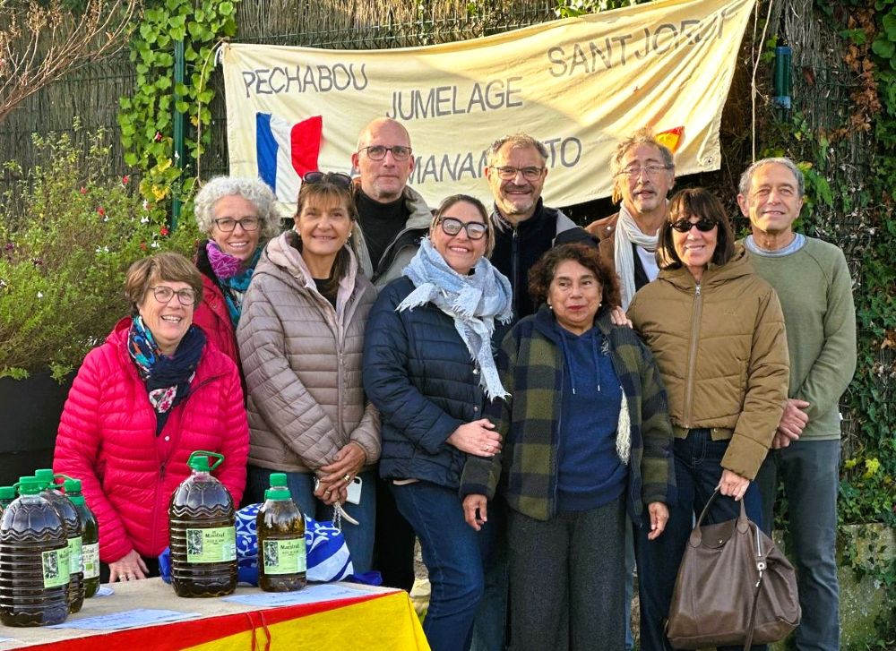 Sant Jordi promociona el seu oli i les seues mandarines en la fira «Le Marché Au Gras» en el sud de França