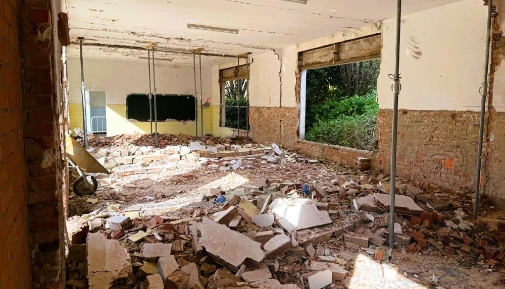 L'alcalde i la presidenta de l'Associació Musical Santa Cecília visiten el futur Espai d'Arts d'Alcalà