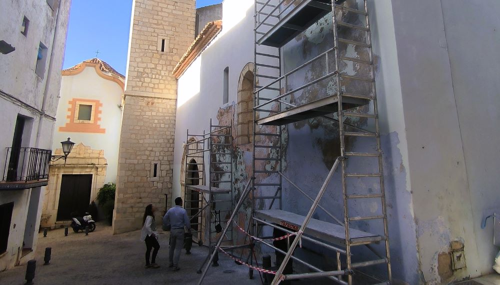 Arranquen els treballs de rehabilitació i pintura de l'església de Santa Maria de Peníscola
