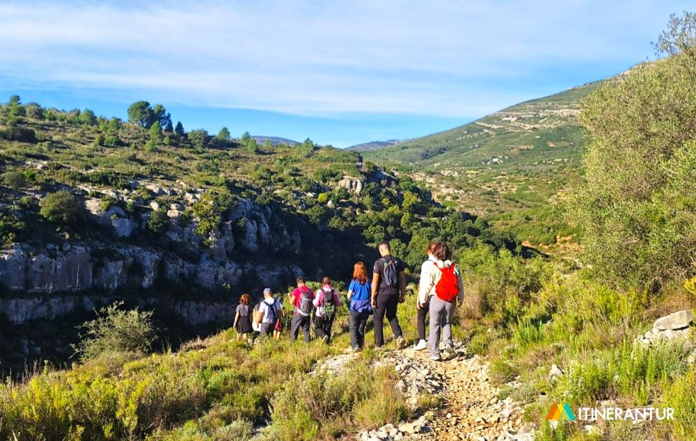 Tírig descobrix el seu “paisatge pintat” en una nova ruta guiada pel Maestrat