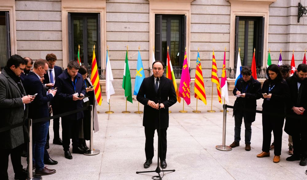 Llorca apel·la a l'esperit de «diàleg i consens» de la Carta Magna per a avançar en la reconstrucció de la CV
