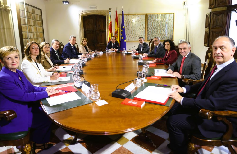 El president de la Generalitat presidix el ple del Consell