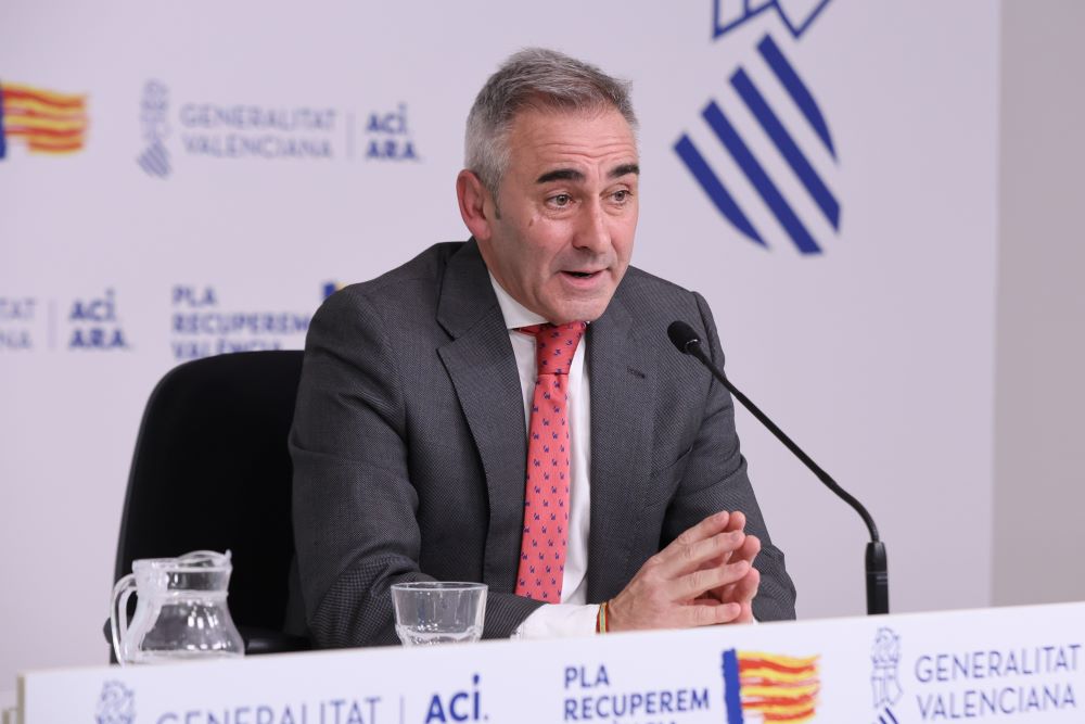 Barrachina afirma que el Consell ja treballa «en la millora educativa i les llistes d’espera quirúrgiques»
