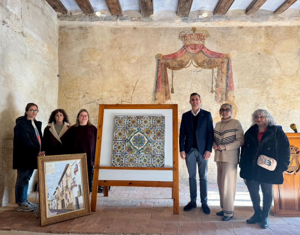 La Diputació posa en valor el patrimoni de Càlig amb la restauració del panell del Palau dels Vallterra
