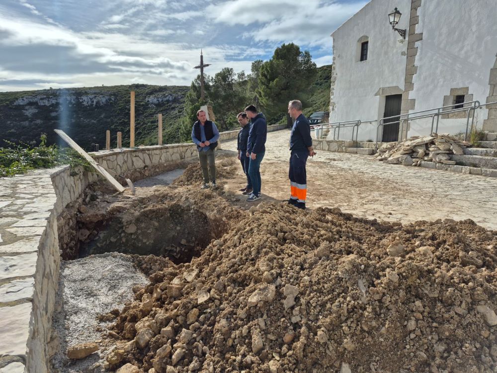 Arranquen a Peníscola les obres de reconstrucció dels murs al voltant de l'ermita de Sant Antoni