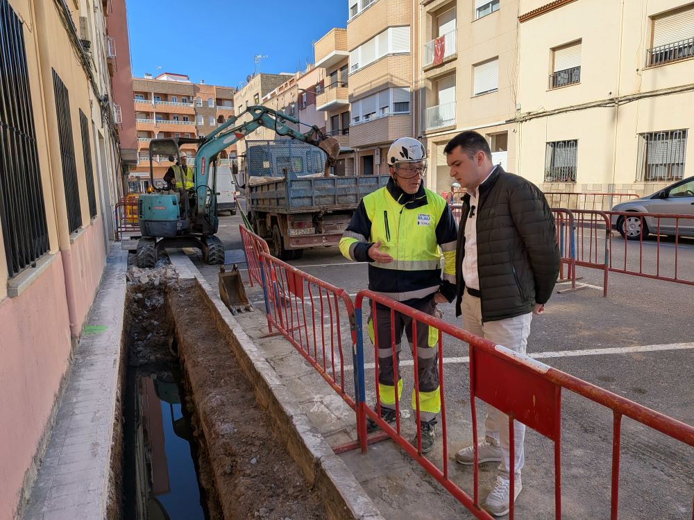 Benicarló renova les canonades d'aigua potable i clavegueram del carrer de la Pau
