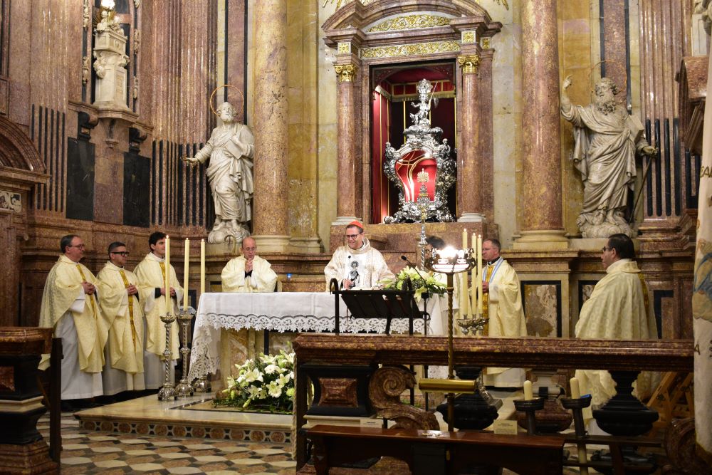 Tortosa commemora la baixada de la Mare de Déu de la Cinta amb una Missa a mitjanit