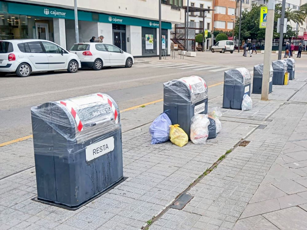 Benicarló reubica contenidors per garantir el servei durant les Falles