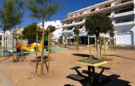 Alcalà-Alcossebre adjudica nous elements de mobiliari i ombres per a la reordenació de la plaça Vista Alegre