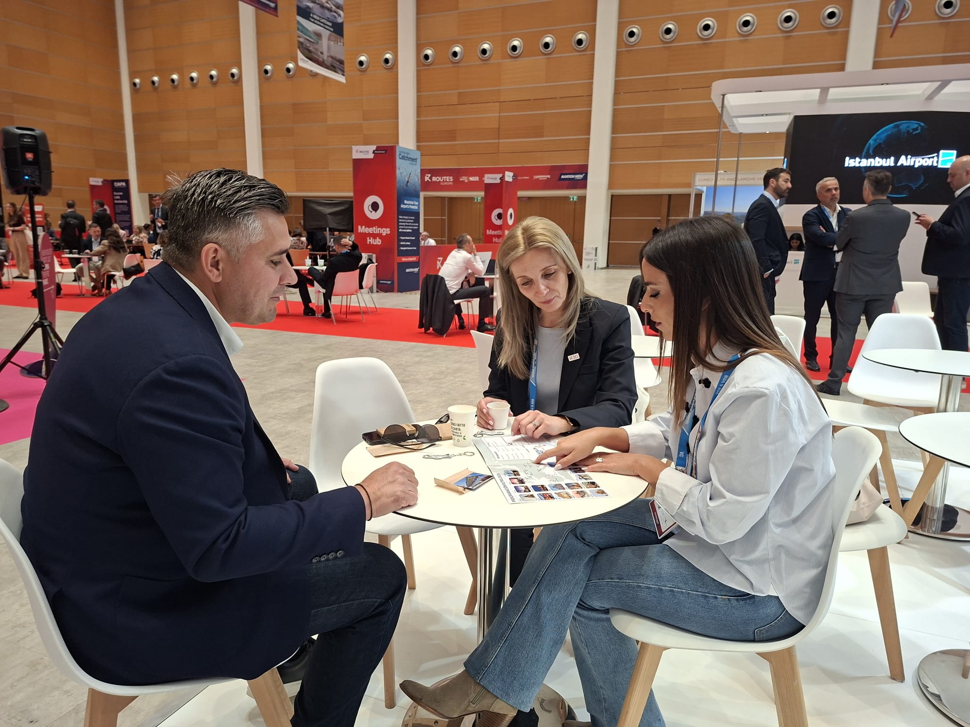 L'aeroport de Castelló busca noves oportunitats de connexió aèria en la fira Routes Europe