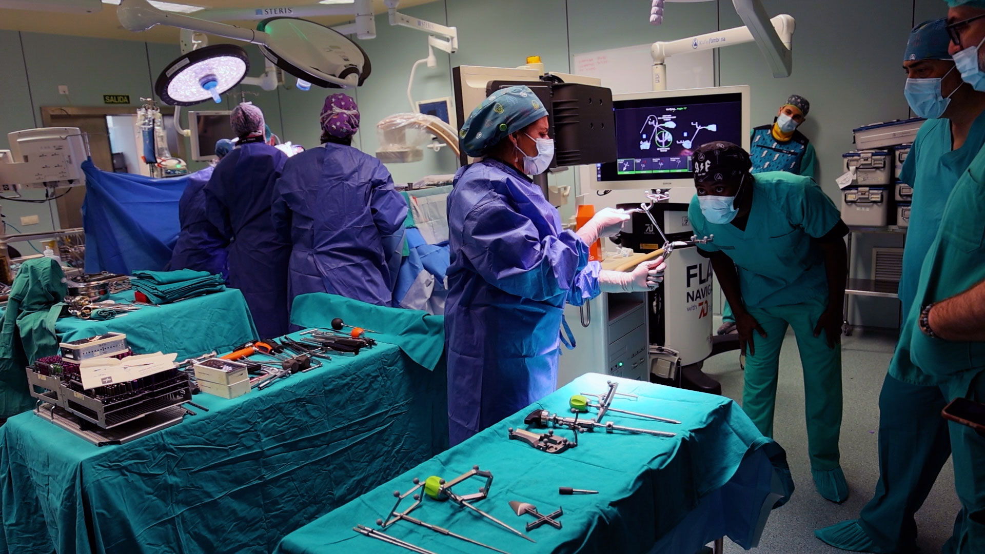 La Fe incorpora una innovadora cirurgia d'escoliosi sense radiació per a adolescents