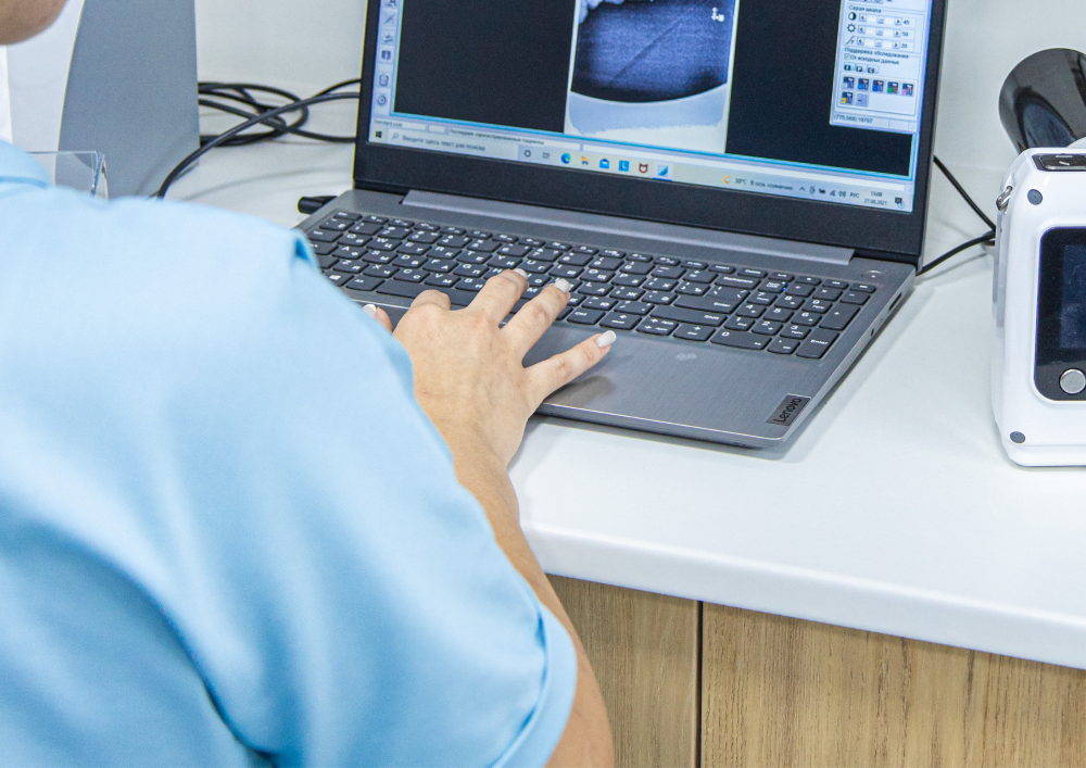 Sanitat renova l'equipament de les UHD amb 350 nous portàtils d'última generació
