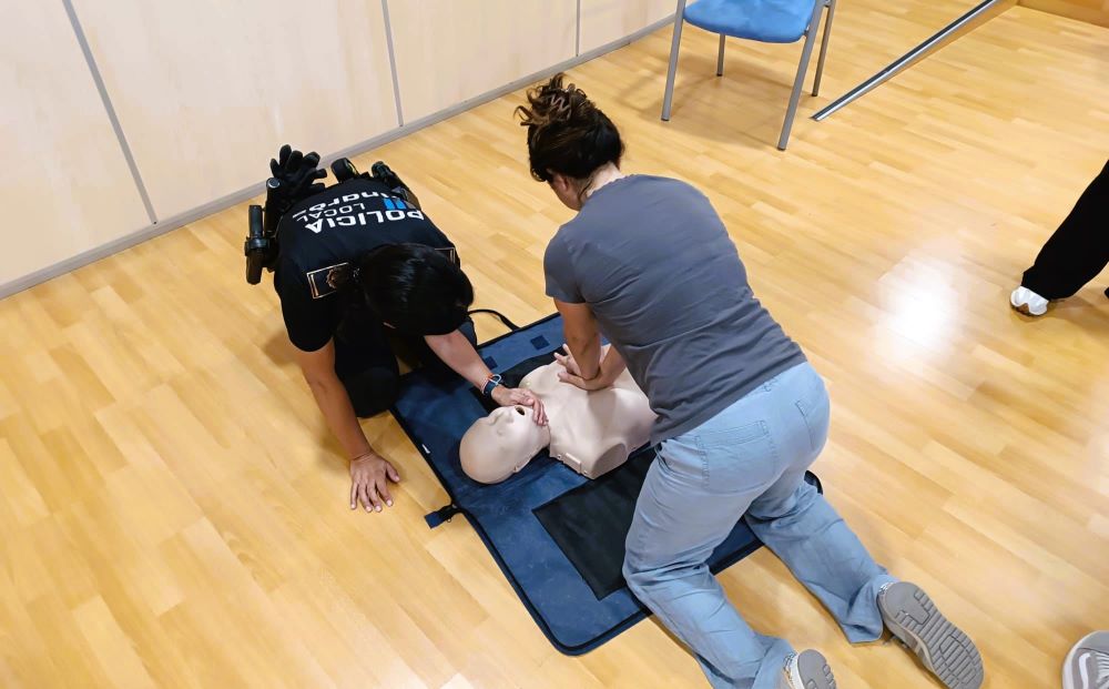 La Policia Local de Vinaròs renova la seua certificació en l'ús del desfibril·lador i tècniques de reanimació