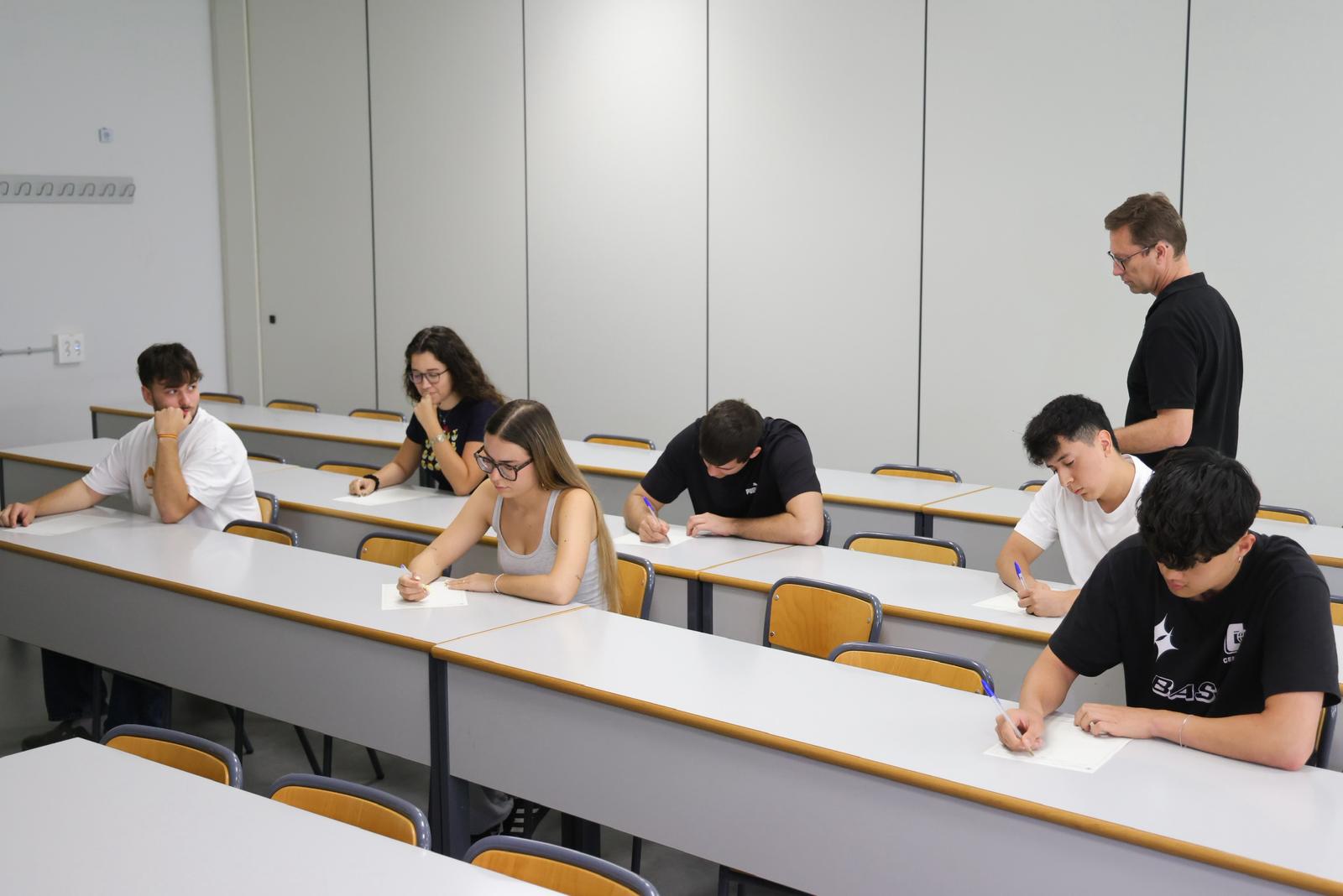 Educació establix garantix les proves d'accés a cicles formatius de Grau Mitjà i Superior d'FP