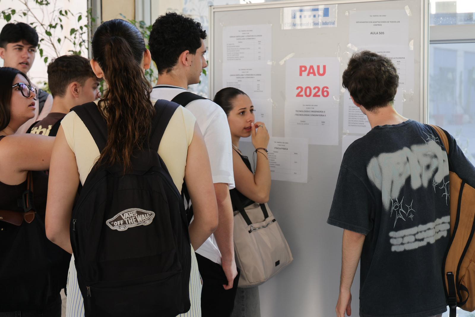 Prop de 6.000 estudiants s'examinen des d'avui en la convocatòria extraordinària de la PAU en la Comunitat