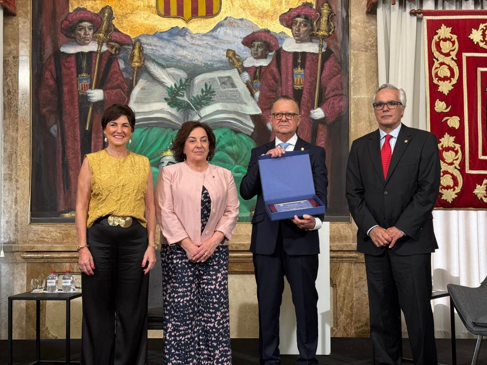 La Diputació i el COMCAS enaltixen la trajectòria del doctor Guillermo J. Ferrán amb el Premi Enrique Boldó