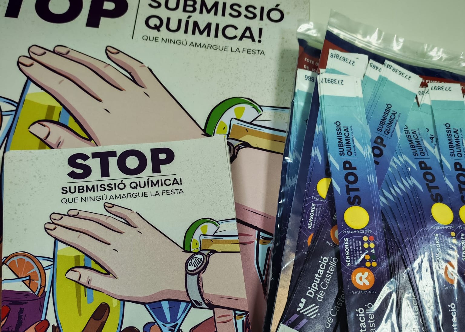 Benassal rep les polseres de la campanya «Stop Submissió Química!» de la Diputació de Castelló