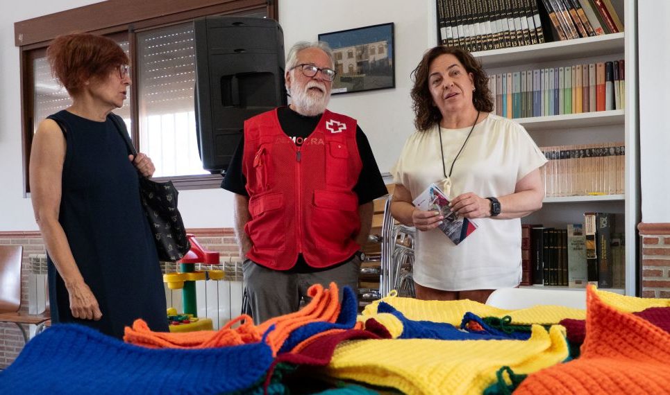 La Diputació i Creu Roja combaten la soledat no desitjada amb el projecte «Enrédate»