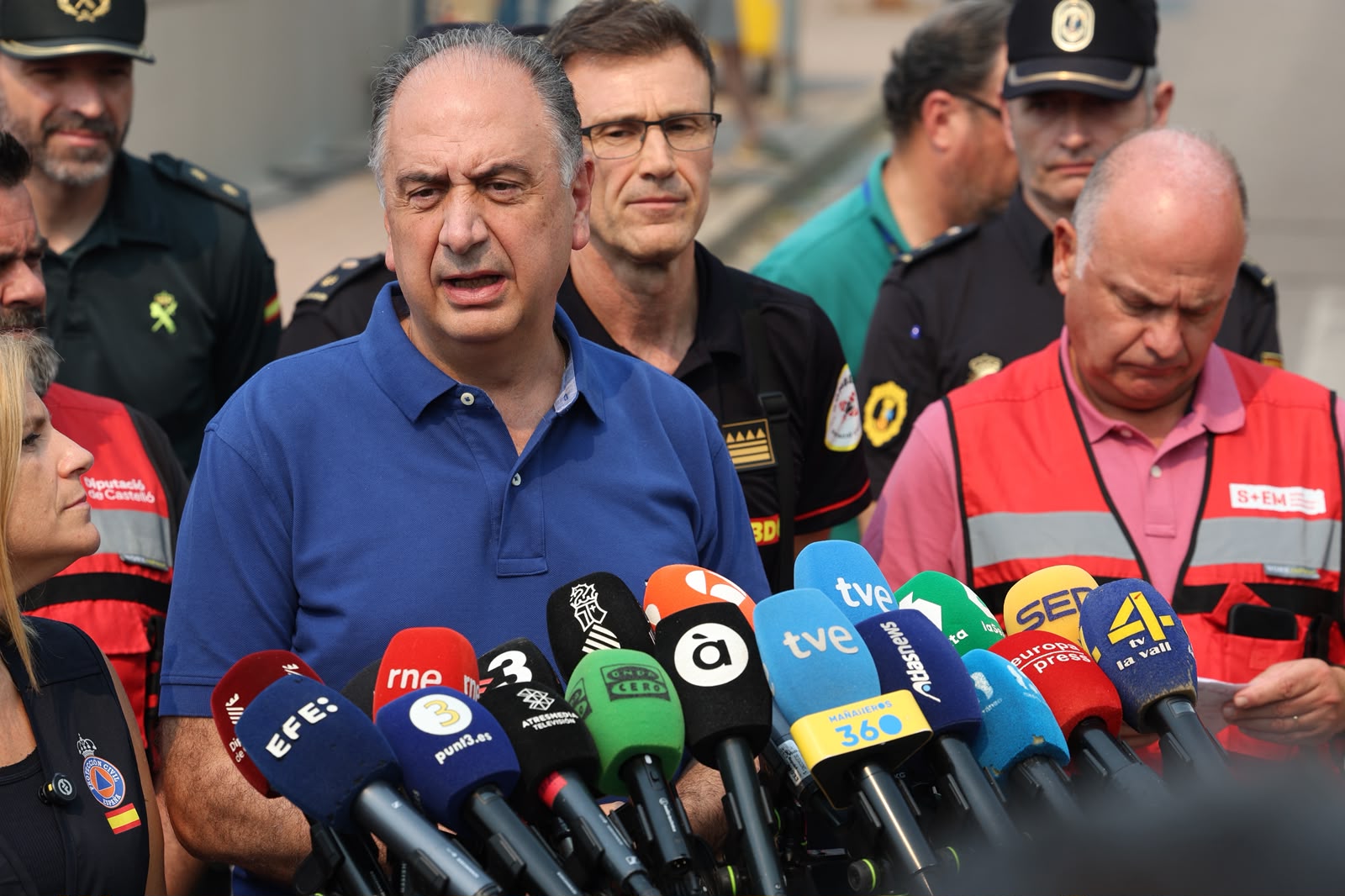 La GVA coordina a més de 400 efectius terrestres i 25 mitjans aeris per a combatre l'incendi de La Vall d'Uixó