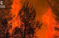 Continuen les dificultats per a controlar l'incendi de La Vall d'Uixó que afecta ja a diversos termes municipals