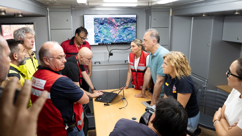 El Consorci de Bombers de la Diputació coordina un dispositiu de 230 efectius en l'incendi de Soneja