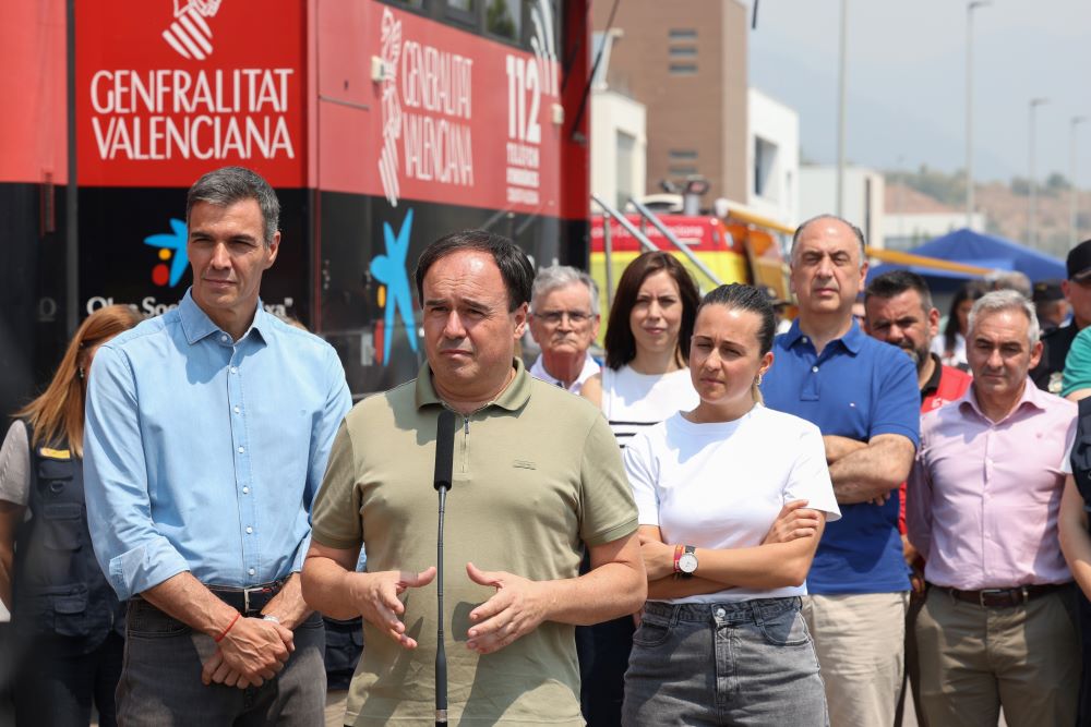 Llorca subratlla el suport del Consell als afectats per l'incendi i reclama mesures en prevenció i regeneració