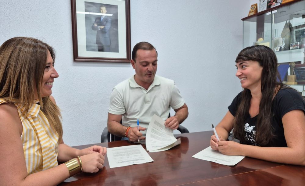 L'Ajuntament de Peníscola i l'Associació Mènades d’Irta signen un conveni de col·laboració