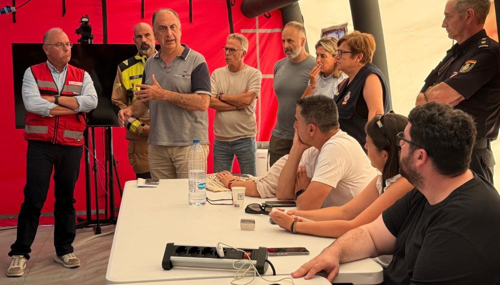 La GVA manté l'evacuació i el confinament dels municipis i les urbanitzacions afectades per l'incendi de La Vall