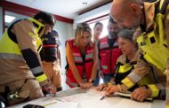 Continuen els treballs d'extinció de l'incendi de La Vall d'Uixó. «Es manté actiu si bé l'evolució és bona»