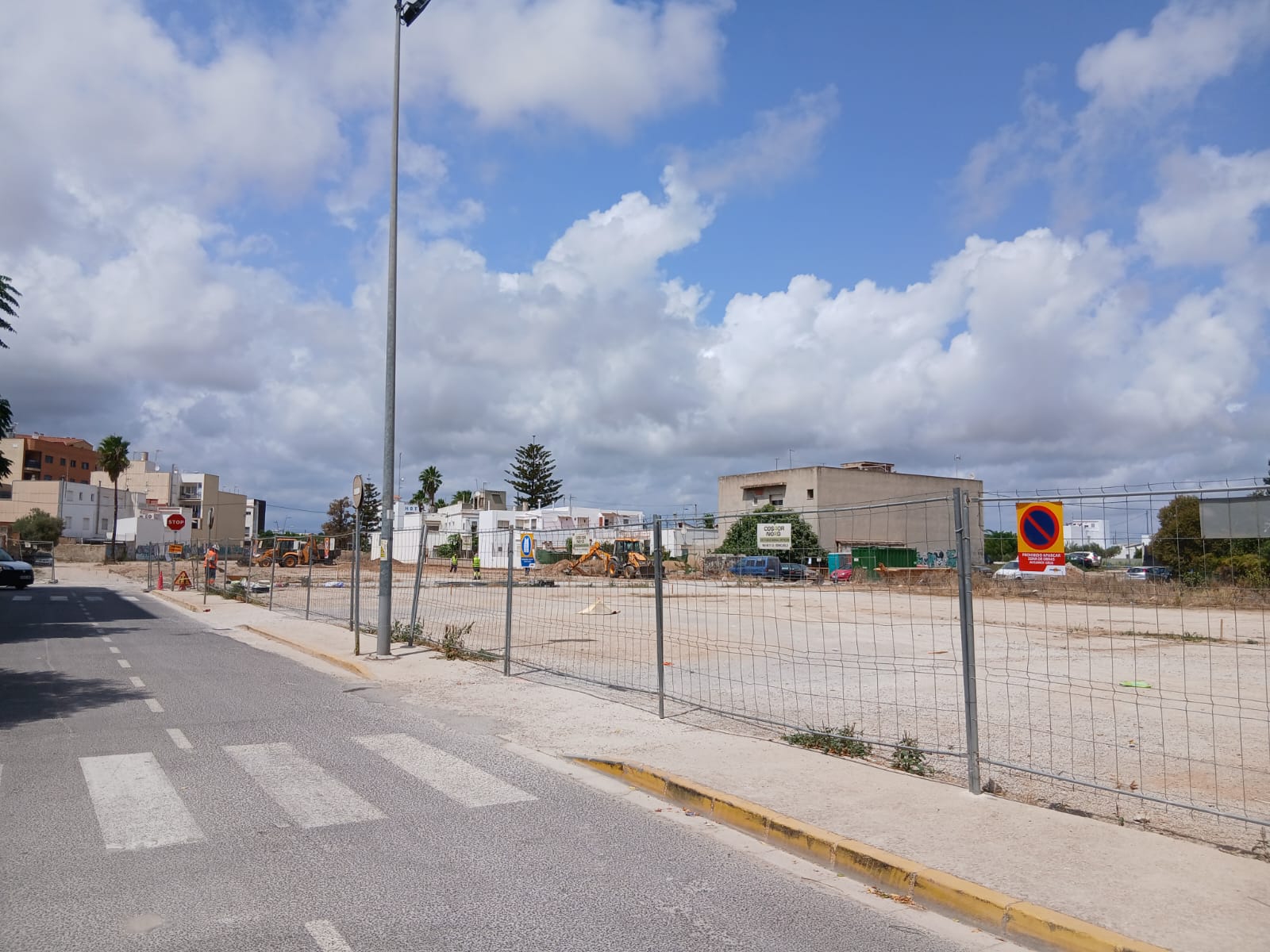Compromís reclama un nou aparcament i espai caní davant la instal·lació provisional del Coromines