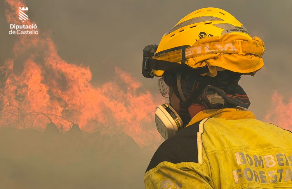 Incendi de Tírig. 684 hectàrees, un perímetre de 19km, i Xert habilita el poliesportiu per als evacuats