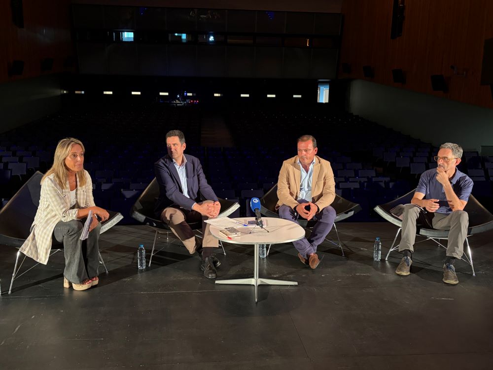 Es presenta la programació de teatre, cinema i espectacles al Palau de Congressos de Peníscola