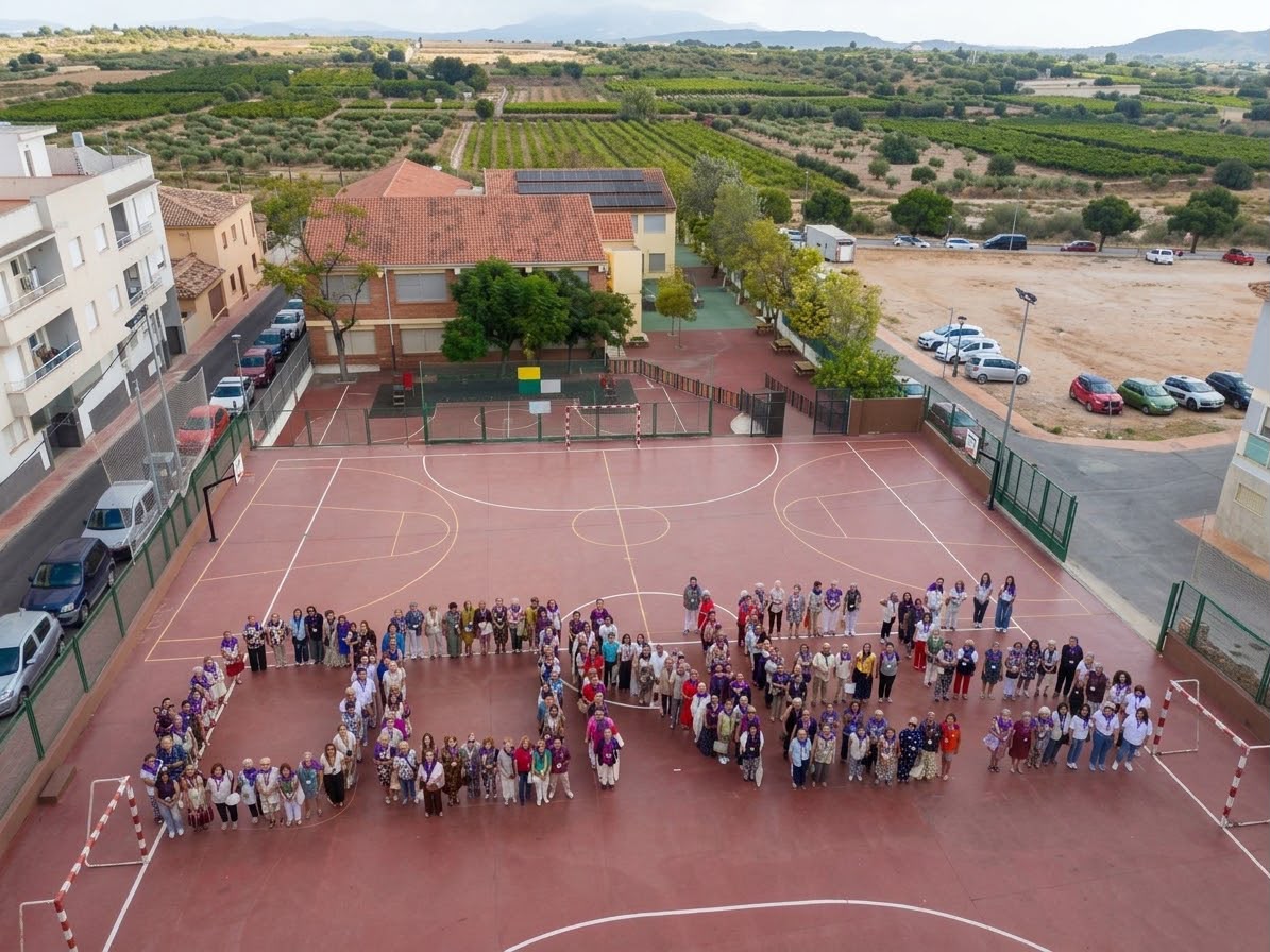 Càlig reunix 14 associacions en una Trobada de Dones que recupera l’esperit de germanor del Baix Maestrat