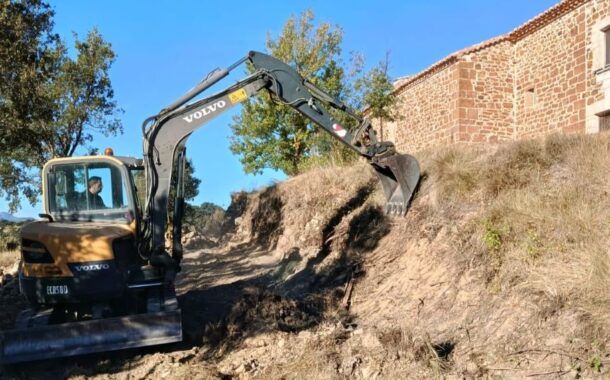 Benassal inicia la reparació del mur del camí de Sant Roc danyat per la DANA