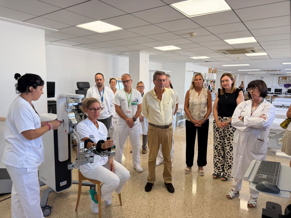 Sanitat adquirix 3 assistents robòtics per a millorar la rehabilitació de pacients amb alteracions de mobilitat