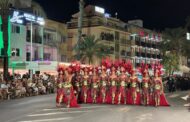 Peníscola acull les desfilades de les esquadres de Moros i Cristians davant la mirada de milers d'espectadors