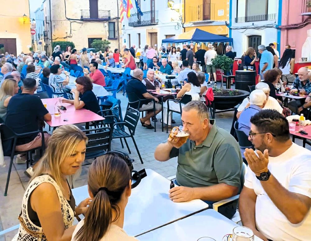 Sant Jordi reunix més de 400 persones en un Oktoberfest que impulsa la dinamització i la convivència