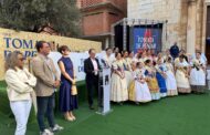 La XII Fira de la Tomata de Penjar d'Alcalà de Xivert s'inaugura amb notable assistència de públic