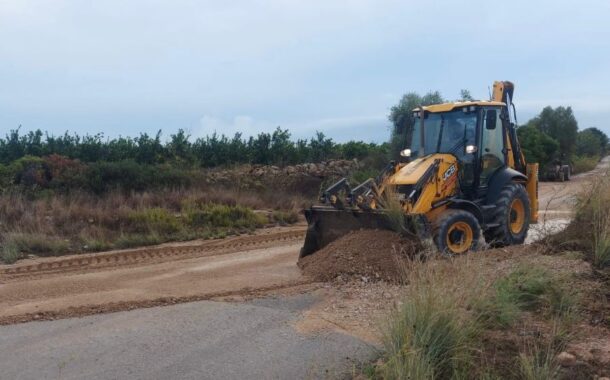 Vinaròs adequa els camins afectats per les pluges