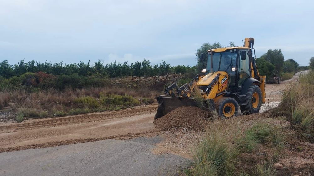 Vinaròs adequa els camins afectats per les pluges