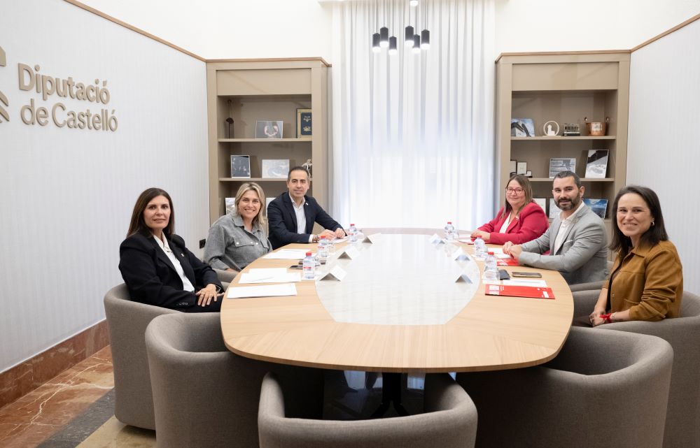 Marta Barrachina escolta les demandes dels grups de l'oposició per al pressupost 2027 de la Diputació