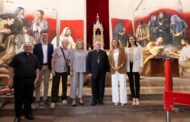 Marta Barrachina assistix a la instal·lació del llenç de Traver Calzada en la Cocatedral de Castelló